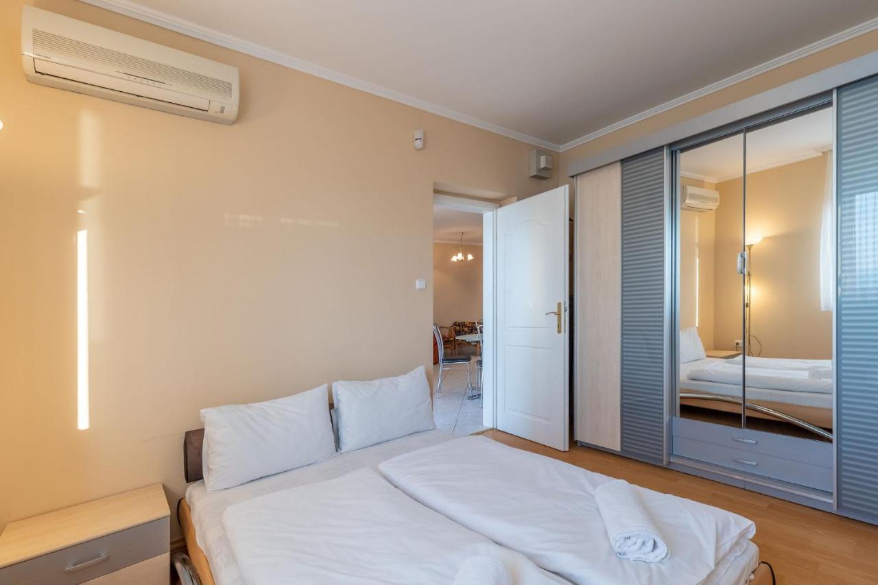 Kek Hullam Apartman By Bltn Apartment Siofok Exterior photo
