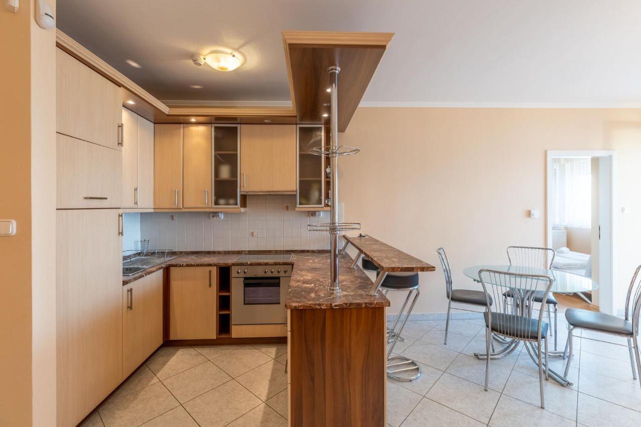Kek Hullam Apartman By Bltn Apartment Siofok Exterior photo