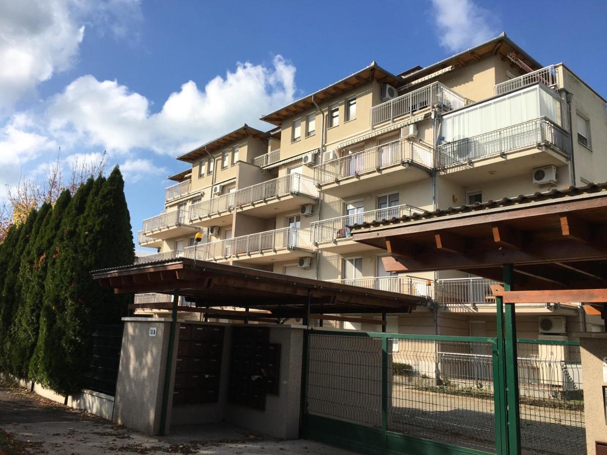 Kek Hullam Apartman By Bltn Apartment Siofok Exterior photo